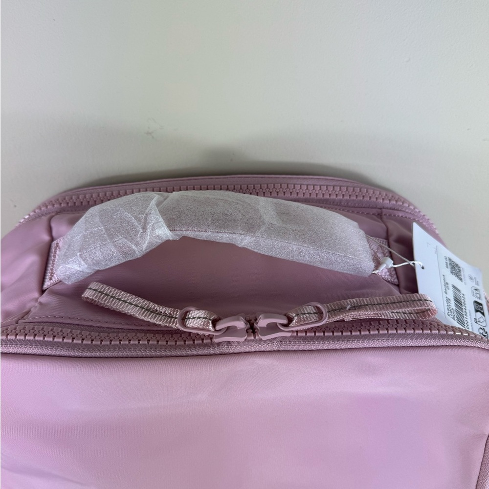 Lululemon Everyday Backpack. NWT - Picture 7 of 9